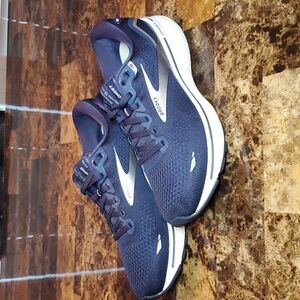 EUC Brooks Ghost 15 Berkshire Hathaway